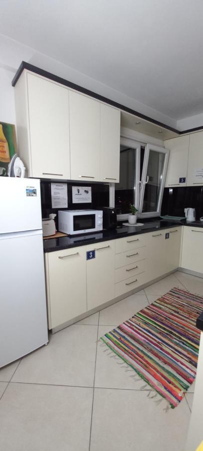 Guesthouse Bela Тирана Экстерьер фото