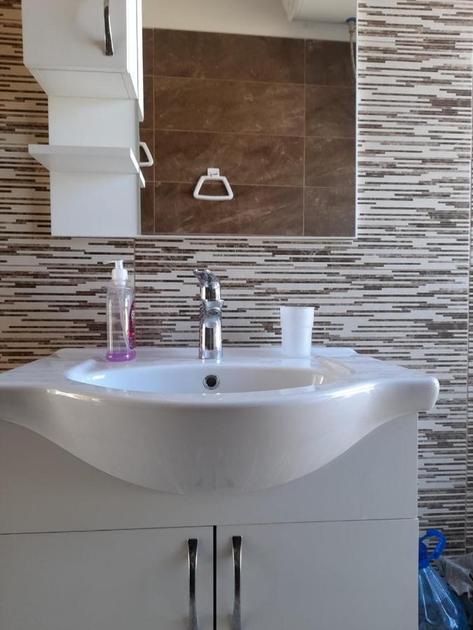 Guesthouse Bela Тирана Экстерьер фото