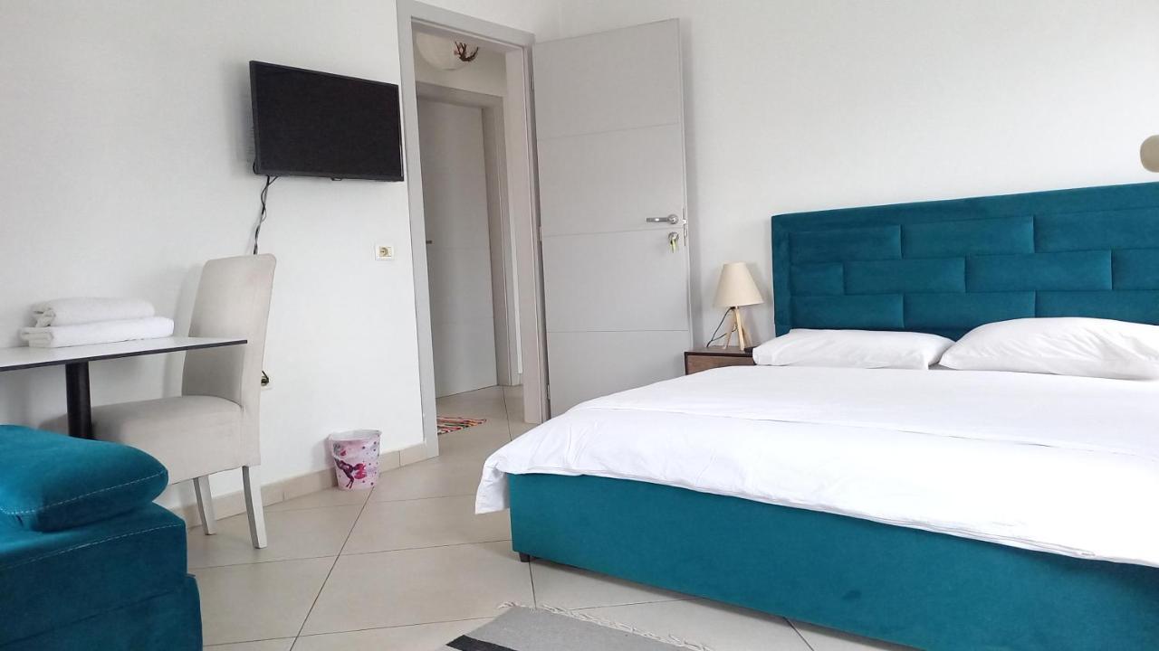 Guesthouse Bela Тирана Экстерьер фото