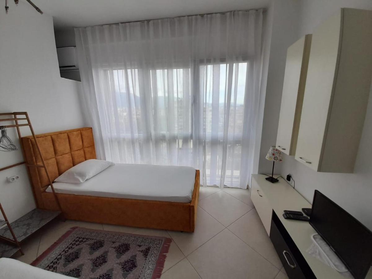 Guesthouse Bela Тирана Экстерьер фото