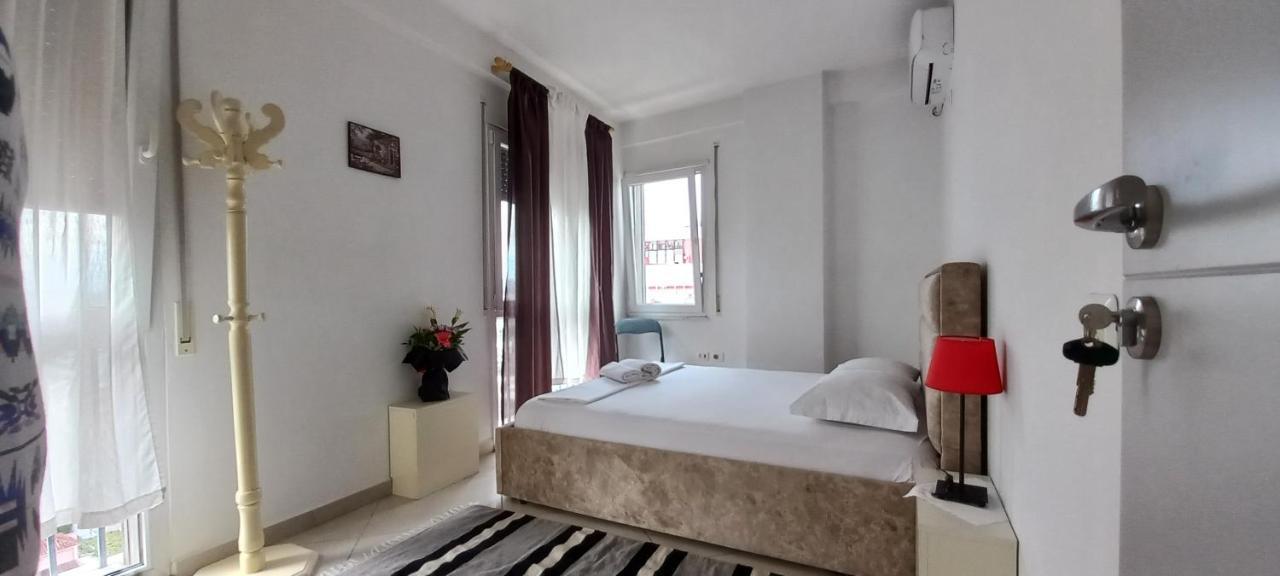 Guesthouse Bela Тирана Экстерьер фото