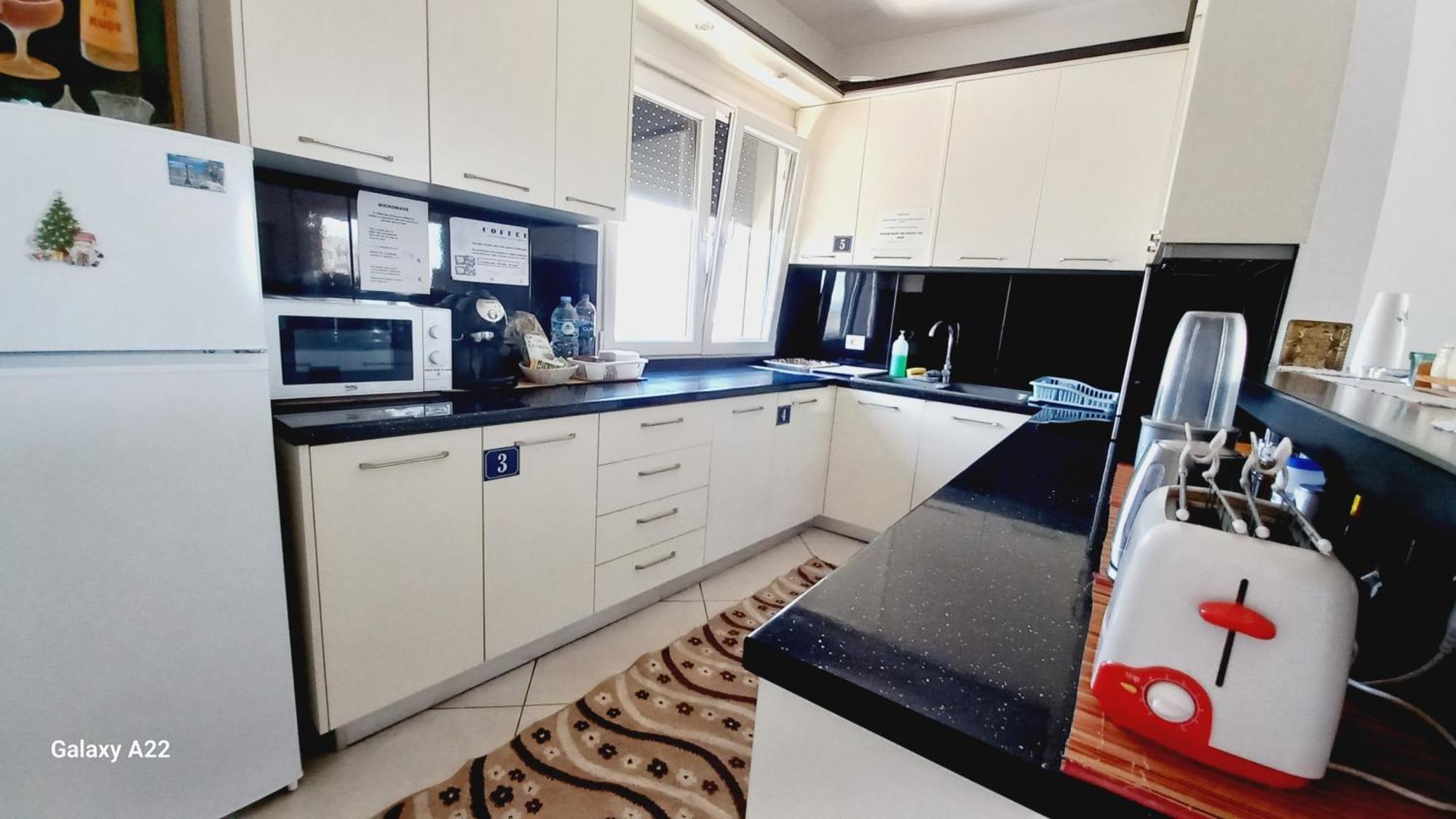 Guesthouse Bela Тирана Экстерьер фото