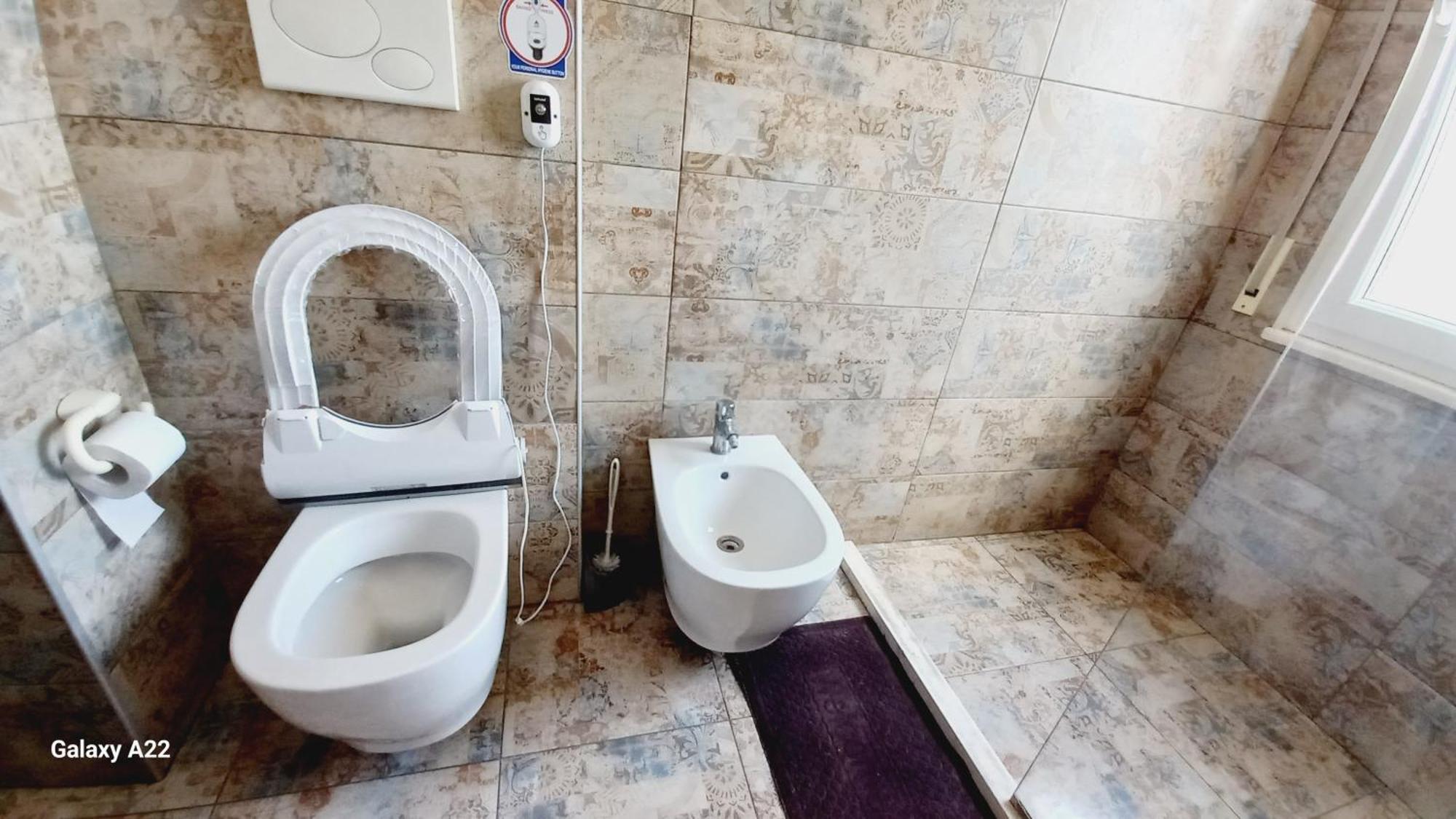 Guesthouse Bela Тирана Экстерьер фото